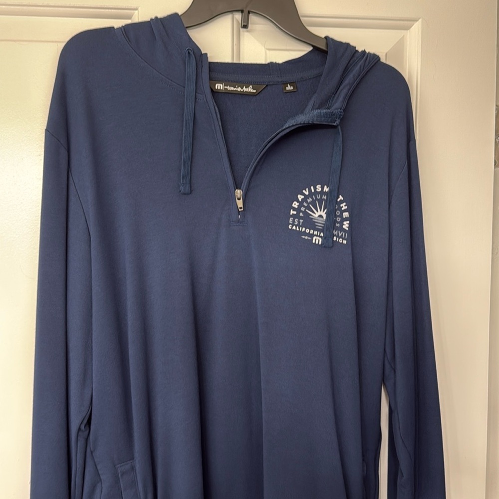 Travis Mathew zip up hoodie.

Large

Like new.  Never worn just washed once.